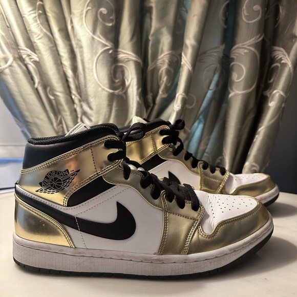 Nike air Jordan 1 mid metallic gold - women’s 8 - Picture 1 of 6